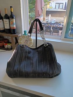 Nice shoulder bag look at pictures for brand
