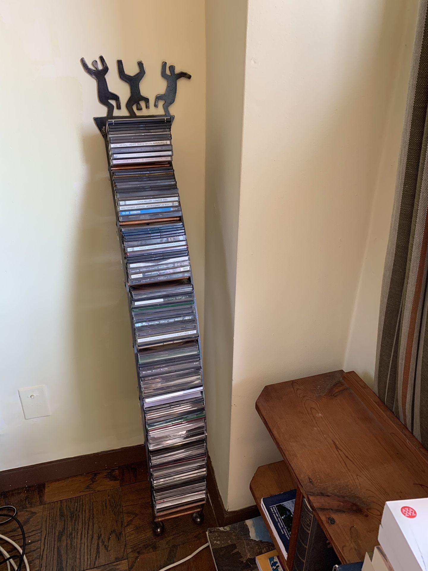 CD or DVD stand