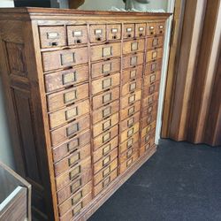 Rare 1890s Quarter-Sawn Oak Apothecary Cabinet – 64-Drawer Merchant’s Chest