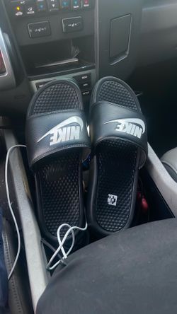 Nike flip flop sandals