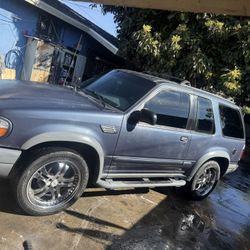 1999 Ford Explorer