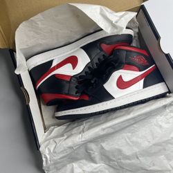 Air Jordan 1 Bred Toe ( Men Size 9.5 / Women Size 11 )