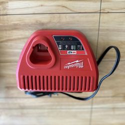 Milwaukee M12 Charger 