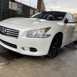 2012 Nissan Maxima 