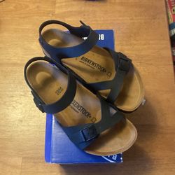 Black Leather Strapped Birkenstock’s Size 8 In Women 