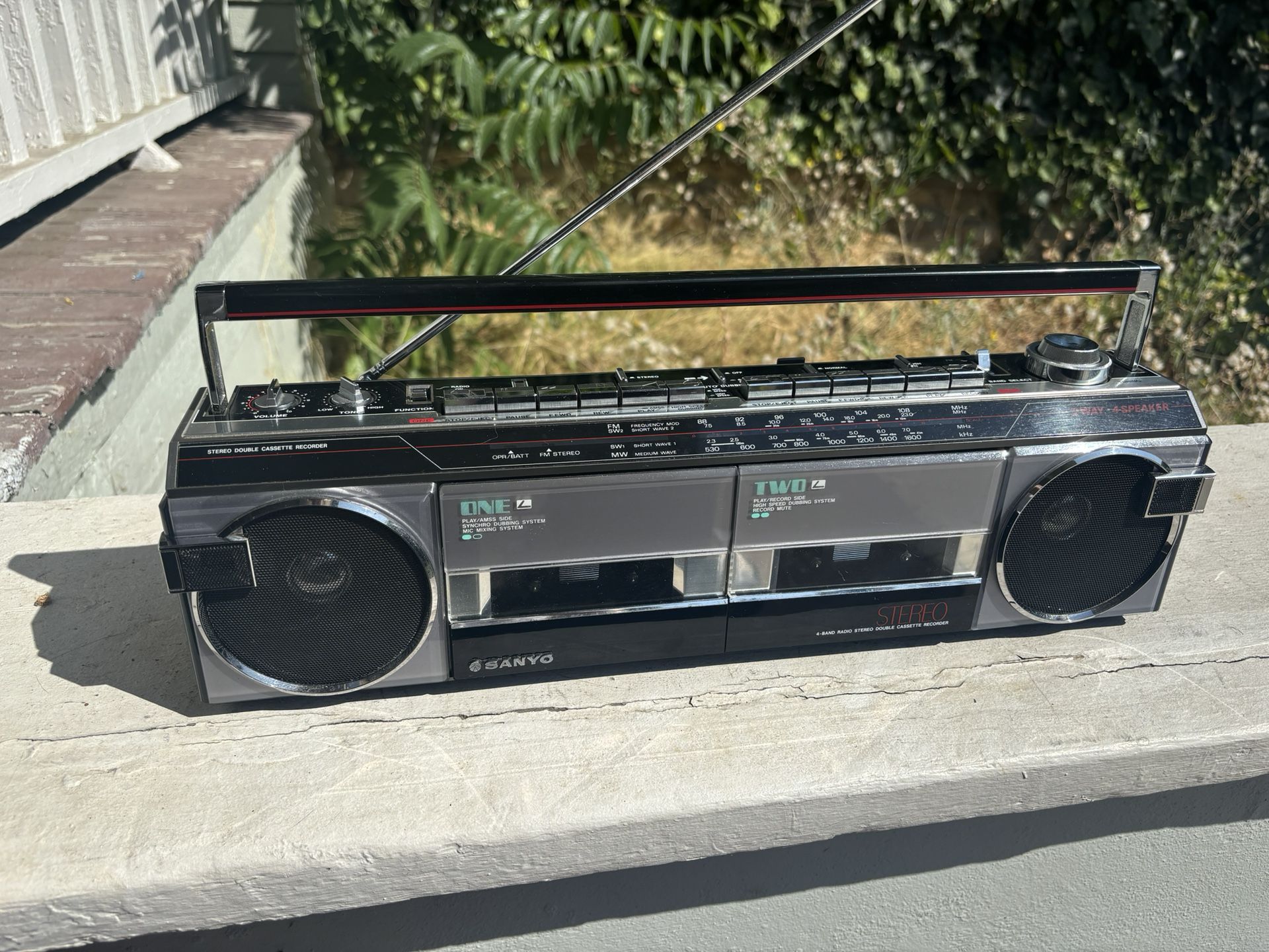 Beautiful Sanyo M-W750K Mini Boombox Radio Boom Box Ghetto Blaster Ghettoblaster Cassette Tape Player