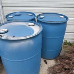 U-line plastic Drums 
