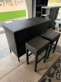 Wicker outdoor bar set