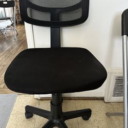 Swivel Chair With Wheels. Great Condition 