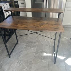 Great Dual Monitor Desk! Excellent Condition!