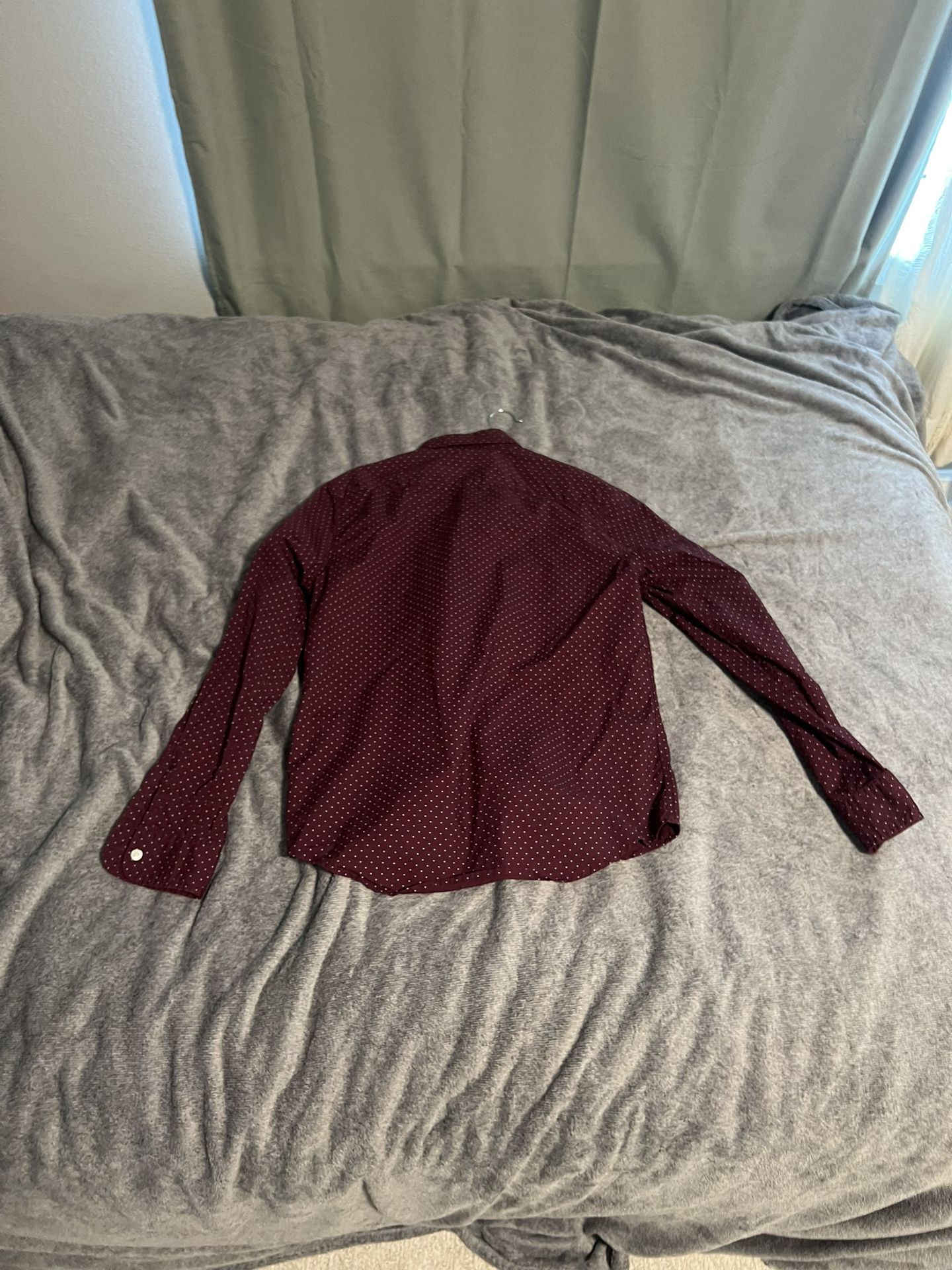Levi’s Volcadot maroon button up long sleeve shirt