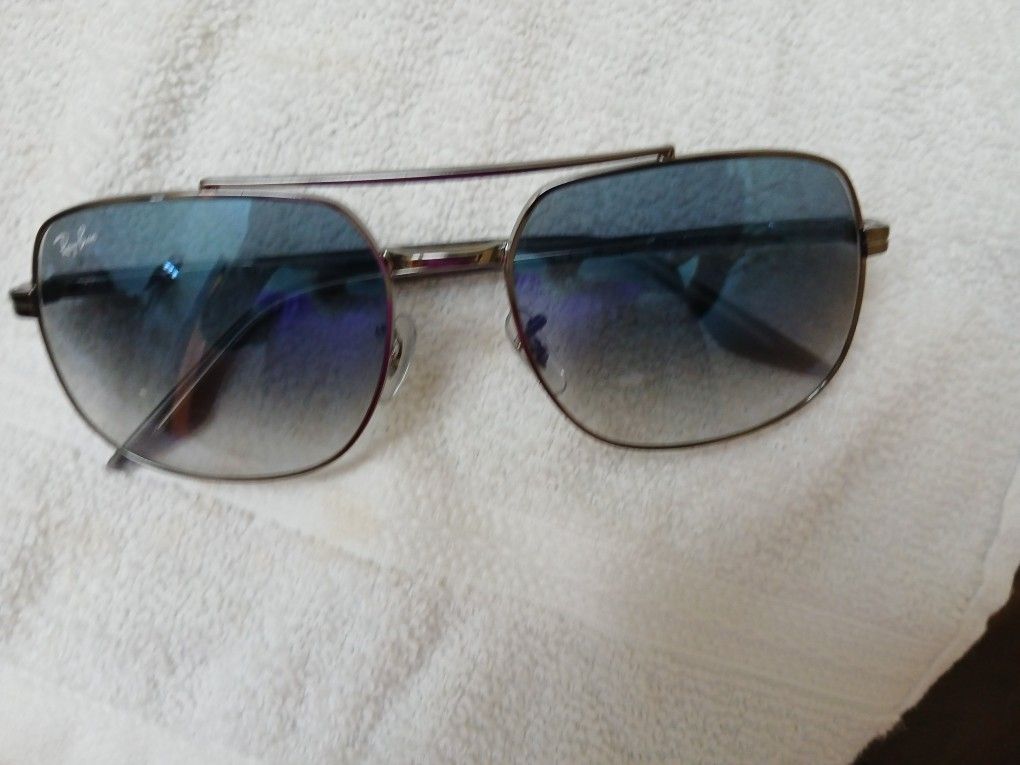 Men's Ray Ban Sunglasses DesignRB3699 