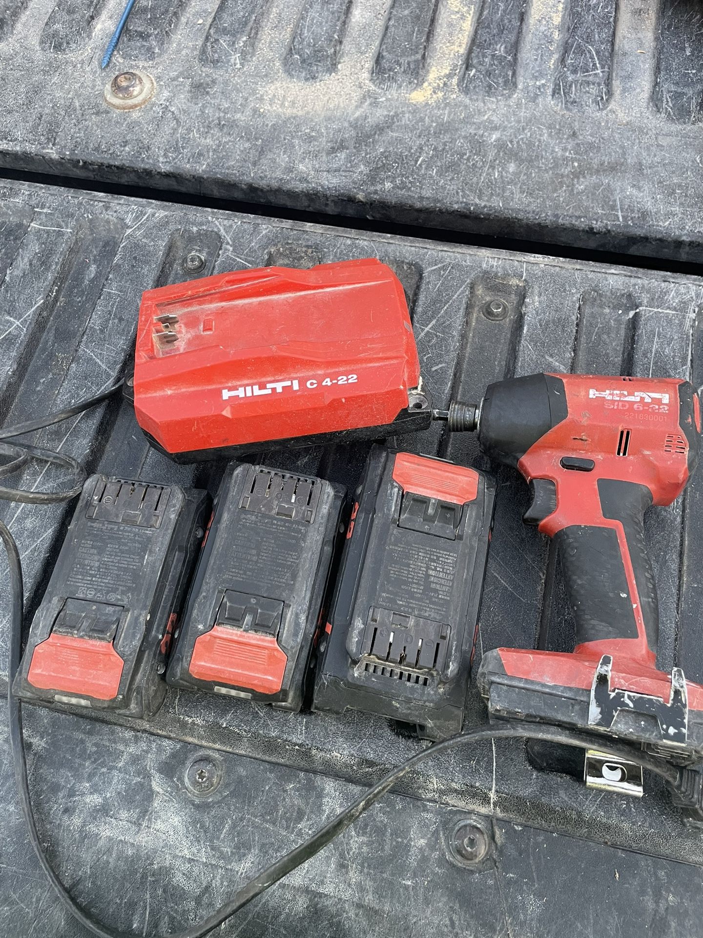 Hilti Impact Drill / 3 Battery’s