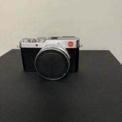 Leica D-Lux 7 Digital Camera (Silver)