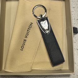 Louis Vuitton Damier Graphite Dragonne LV Key Holder NWB