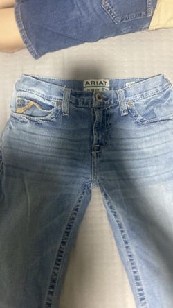 I only accept apple pay Ariat M7 jeans,30x30 slim jeans,blue jeans good condition.