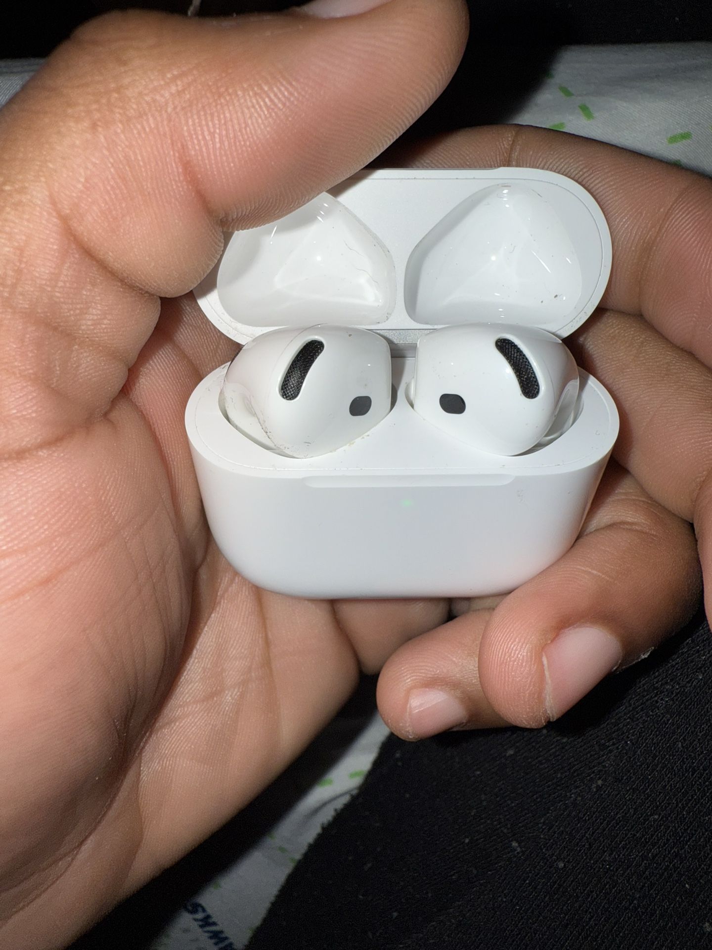 AirPod 4s