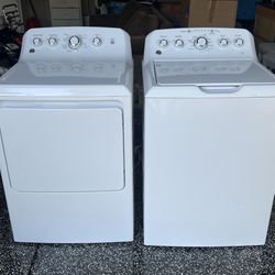 White GE Washing Machine And Dryer Set (washer / dryer set)