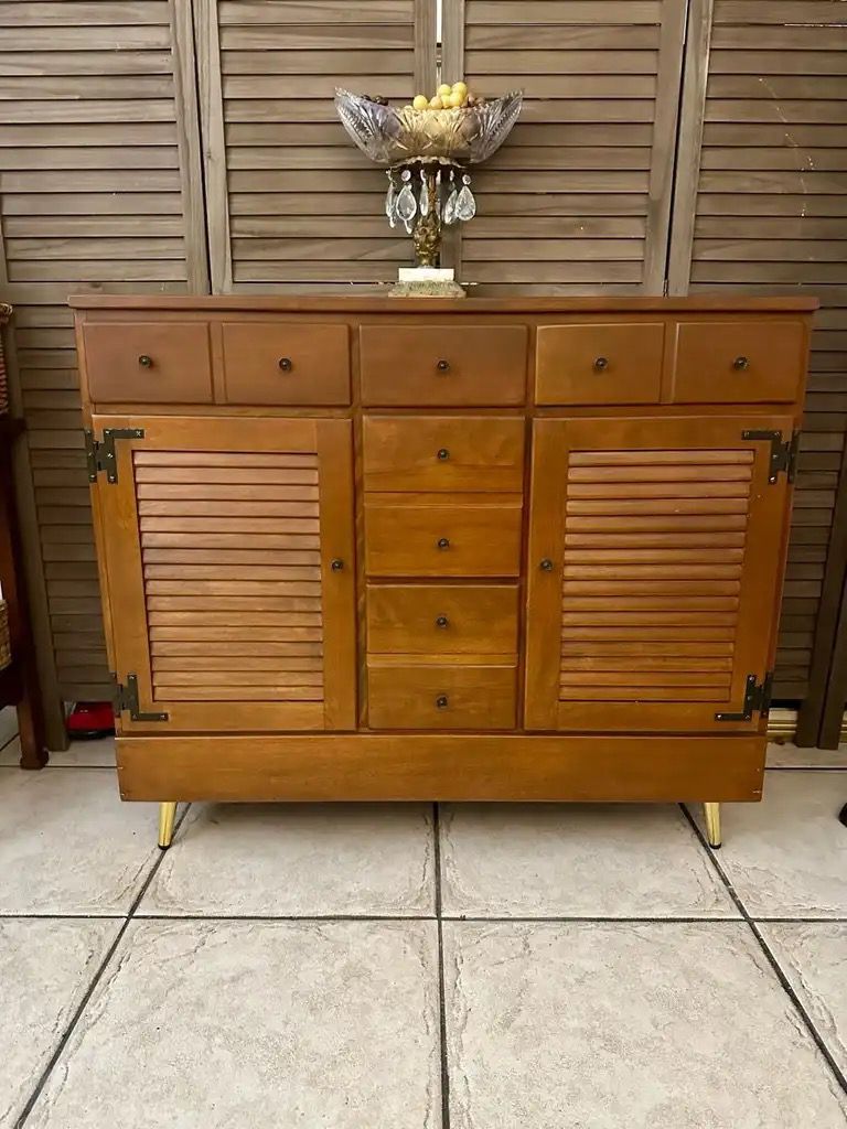 Ethan Allen Sideboard/ buffet/ dresser/ entry table