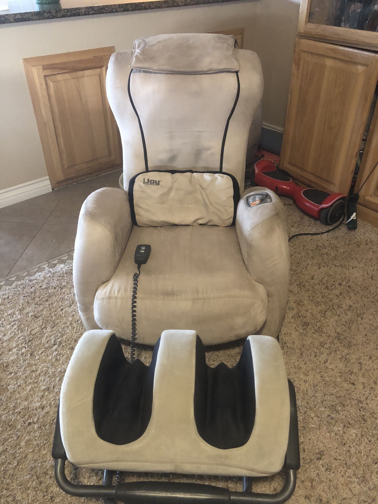 iJoy 100 Massage Chair With Massaging Ottoman