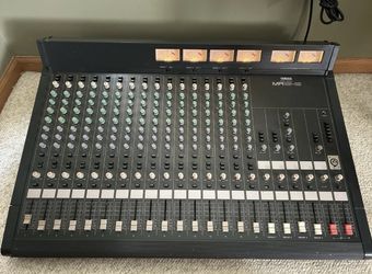 Yamaha MR1642.  Vintage Analog Mixing Console. 