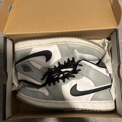 Jordan 1 Mid - Smoke Grey