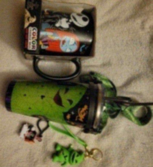 Oogie Boogie Tumbler Halloween 2022 from Disneyland
ALSO COME WITH MUG AND 2 KEY  CHAINS ALL BRAND NEW 
