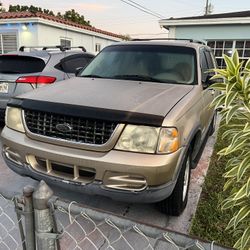 Venta de Auto SUV Marca Ford Explorer de Uso