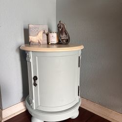 Super Cute End/accent Table