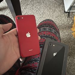 iPhone Se 2022 (with iPhone 8 Box)