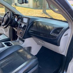 gray chrysler town country 