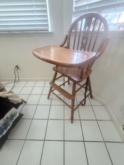 Vintage-Style Oak Wooden High Chair with Removable Tray