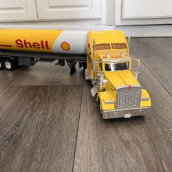 1/24 scale  Welly diecast and plastic Kenworth W900 tractor trailer shell gasoline collectible brand new no box 