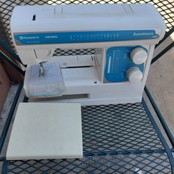 Husqvarna Viking Scandinavia 100 Sewing Machine Made In Sweden Tested A ND Working $175 