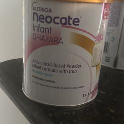 Baby formula Neocate Infant