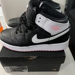 Pink, Black, And White Air jordans 1 Mid