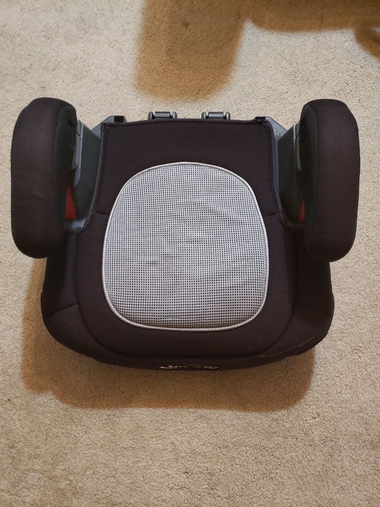 Neutral booster seat