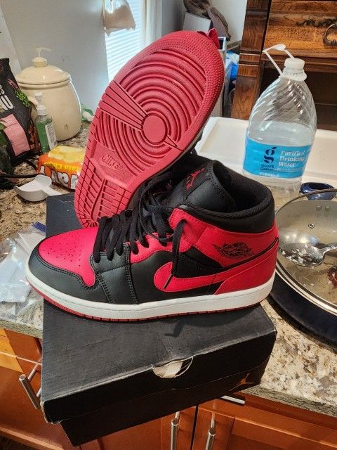 Air Jordan 1 Mid Bread Banned men sz 11