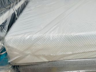 Queen memory foam mattress set