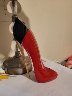 Full Size Very Good Girl.  CAROLINA HERRERA  85% Full