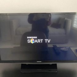 Samsung UN28H4500AF 28” Class HD Smart LED TV with Remote.  It’s Like New Condition! 