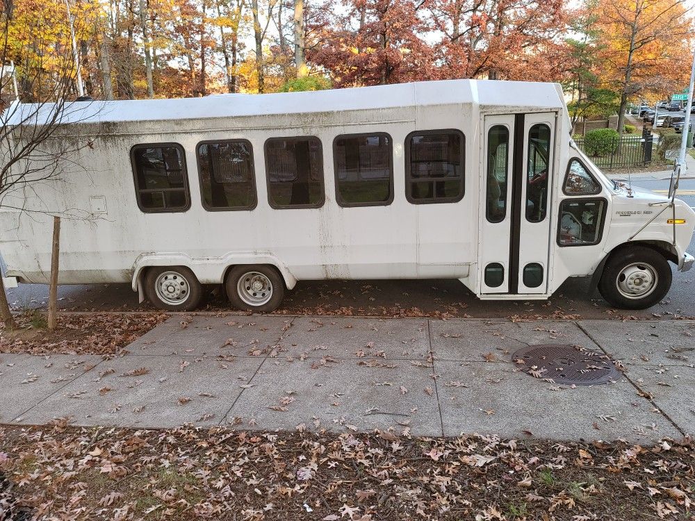 1989 FORD ECONOLINE BUS (DIESEL) LOW MILES