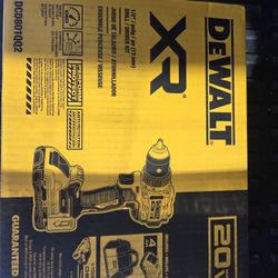 20V XR Lithium-Ion Cordless Brushless 1/2 in. Drill/Driver Kit with (2) 4.0 Ah Batteries and Charger