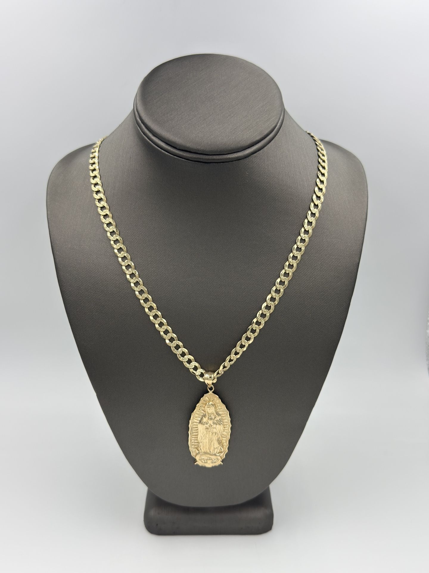 14KT YELLOW GOLD 25” DIAMOND-CUT CURB LINK CHAIN 33.7GR 6.75MM W/ 14KT YELLOW GOLD RELIGIOUS CHARM 6.7GR