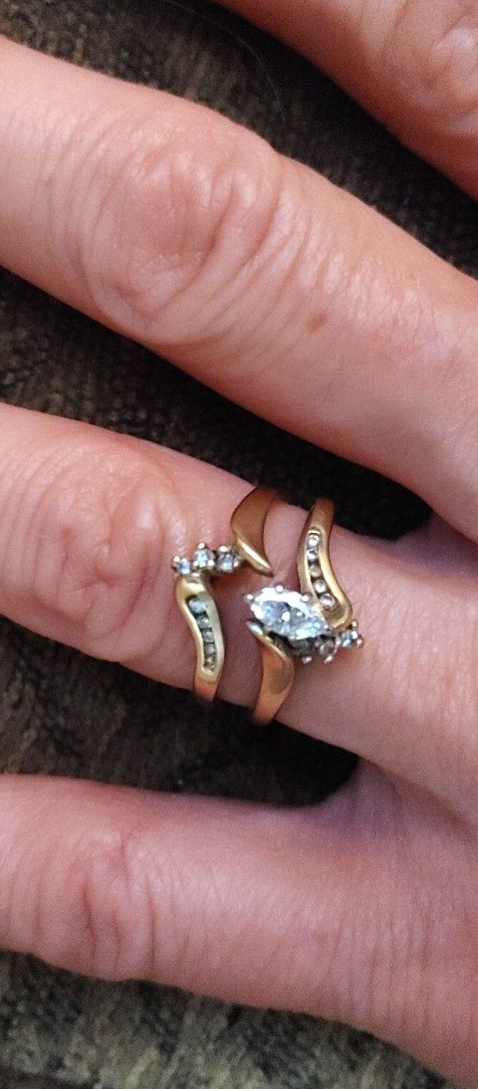 Beautiful Vintage Diamond Gold Engagement Ring And Wedding Band Set