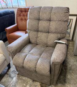 *LIKE NEW!* Power Lift Recliner Chair in Gray Fabric