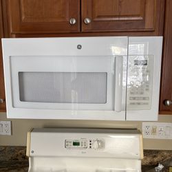 GE Microwave (USED - GOOD CONDITION)