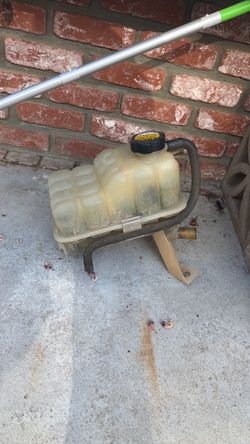 99-06 Chevy Silverado GMC Sierra coolant reservoir tank