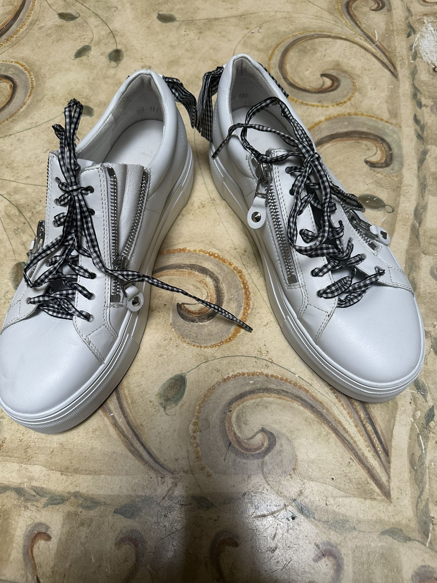 Kennel & Schmenger White Leather Platform Sneakers – Size 8