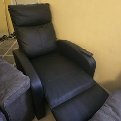 Recliner With Massaging Features 